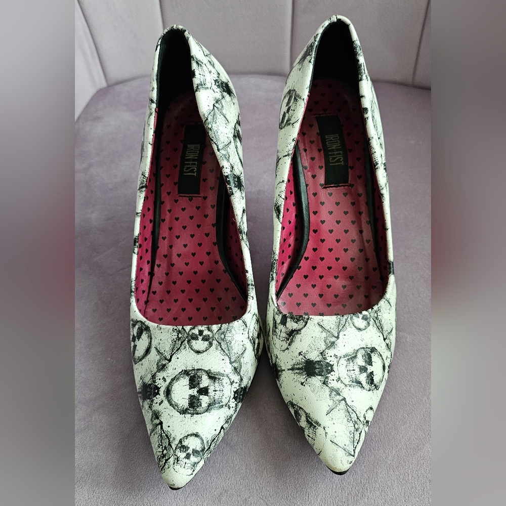 Iron Fist Size 7 Heels - Black and White Skulls